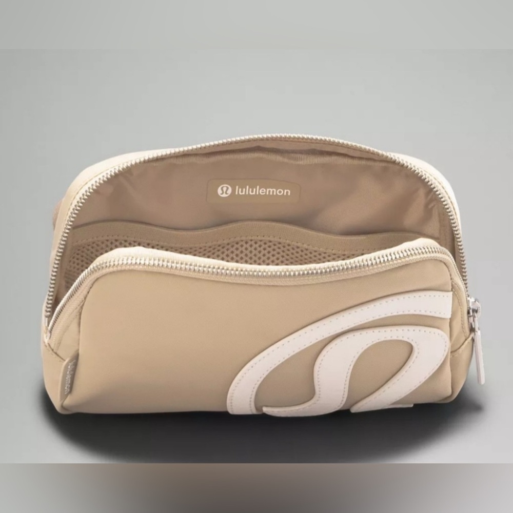 NWOT Lululemon everywhere belt bag 1L - Picture 2 of 15